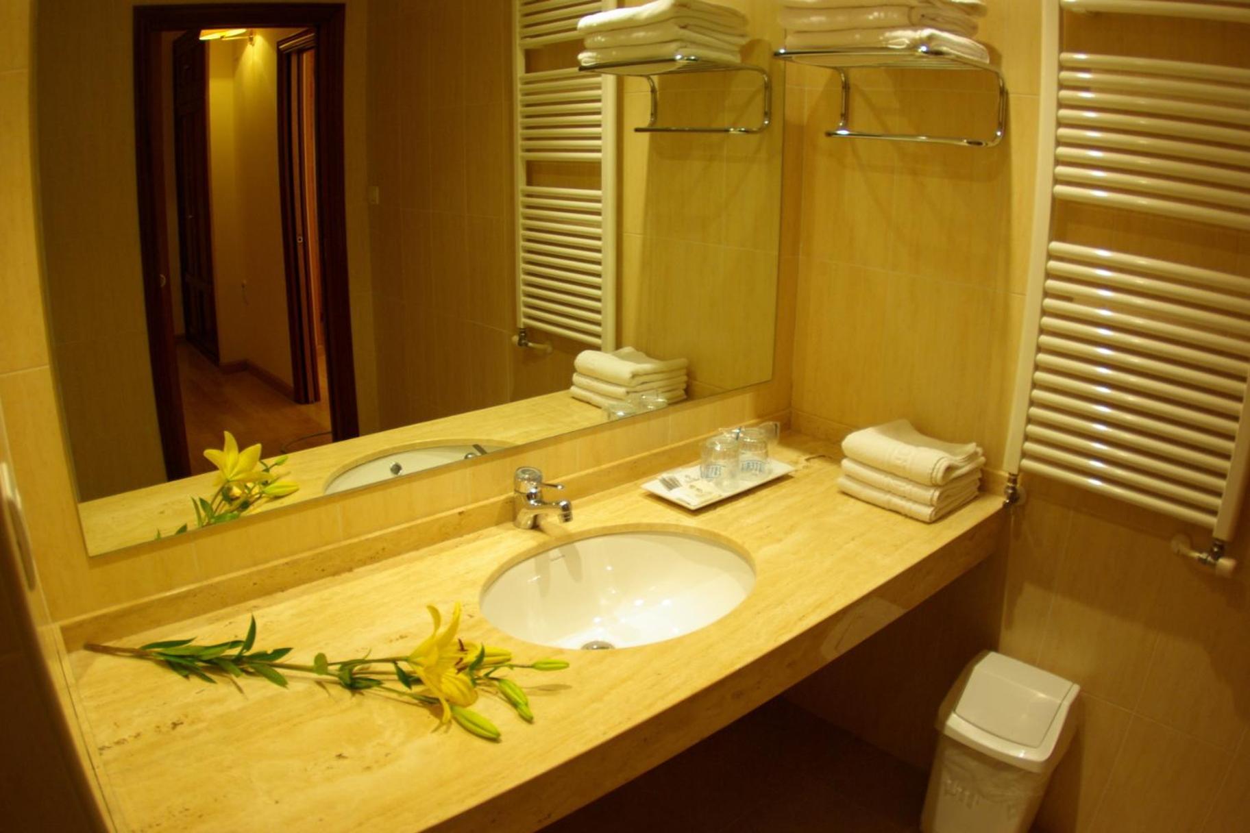 Hotel Y Apartamentos Arias Navia Dış mekan fotoğraf