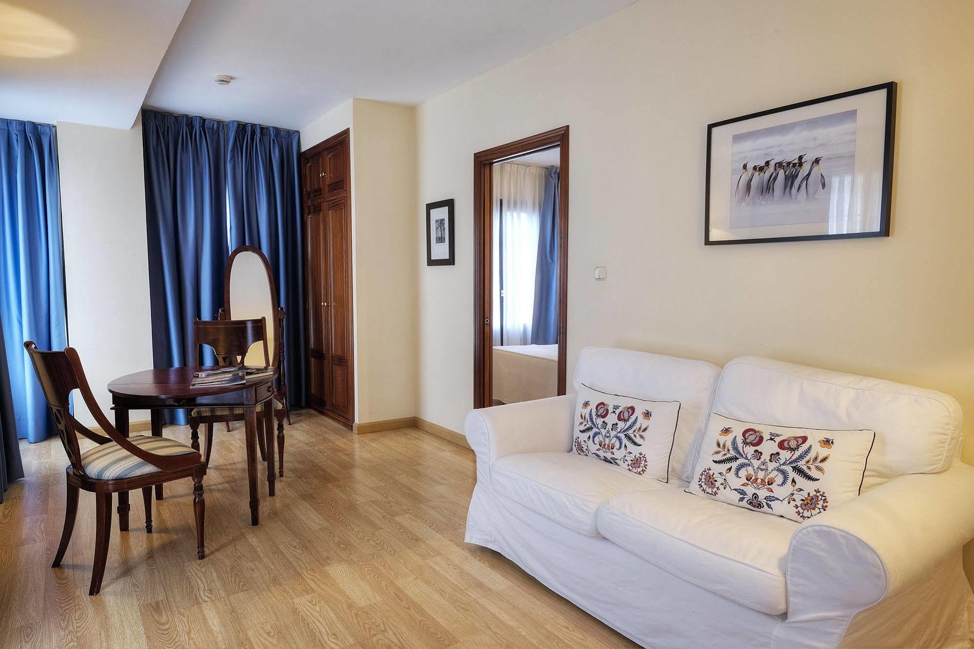 Hotel Y Apartamentos Arias Navia Dış mekan fotoğraf