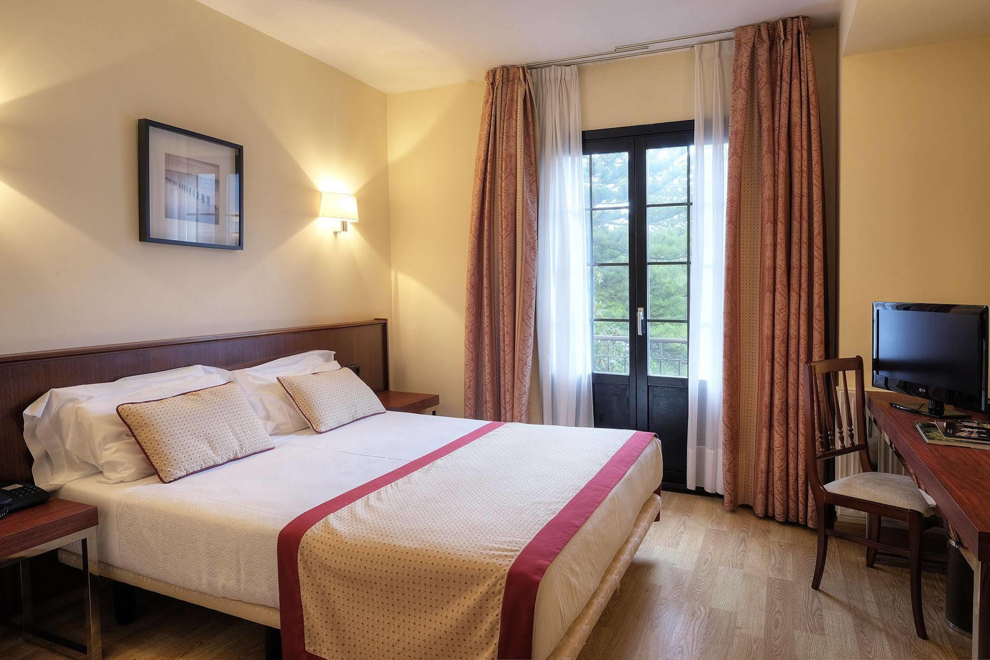 Hotel Y Apartamentos Arias Navia Dış mekan fotoğraf