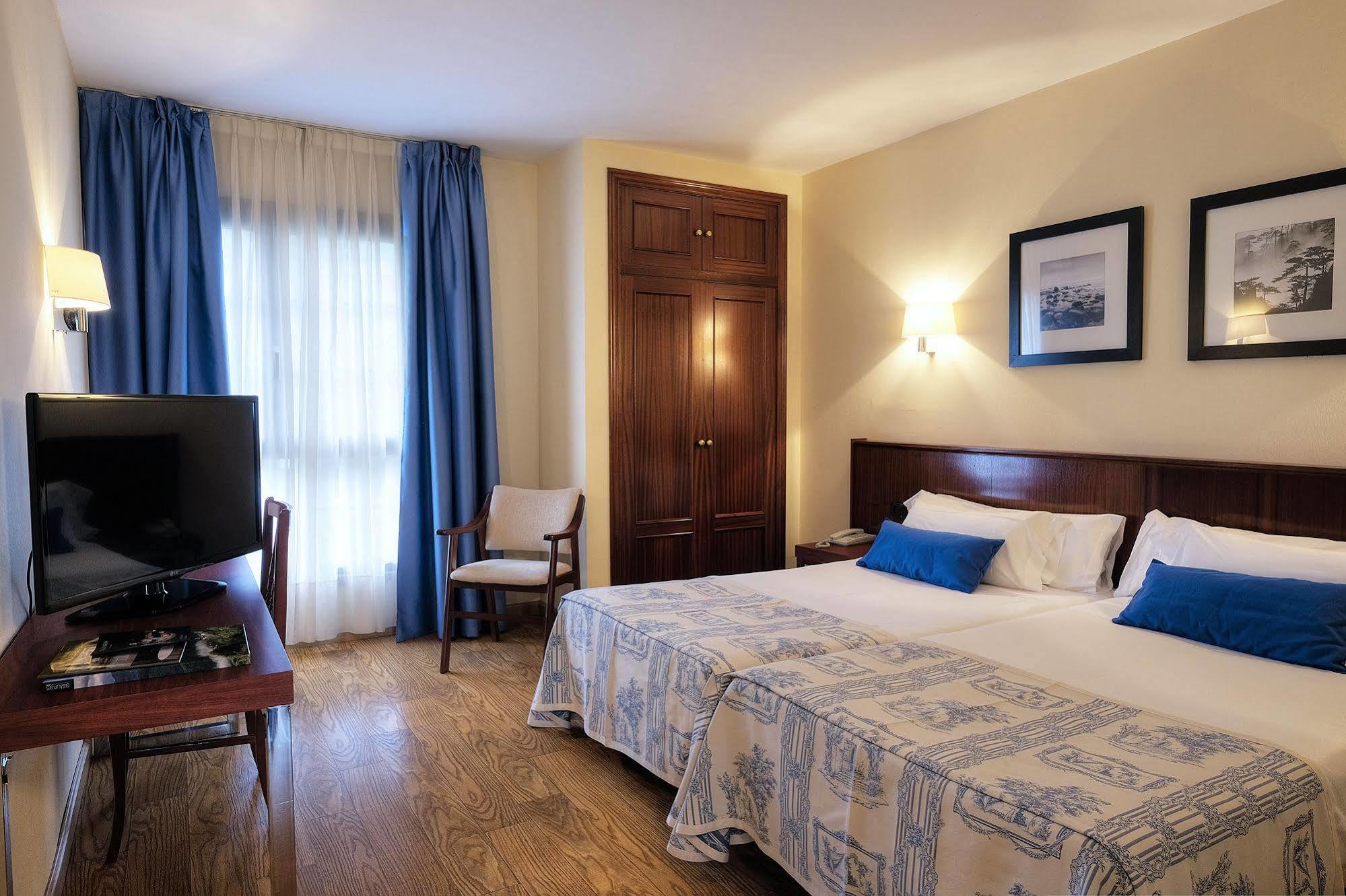 Hotel Y Apartamentos Arias Navia Dış mekan fotoğraf
