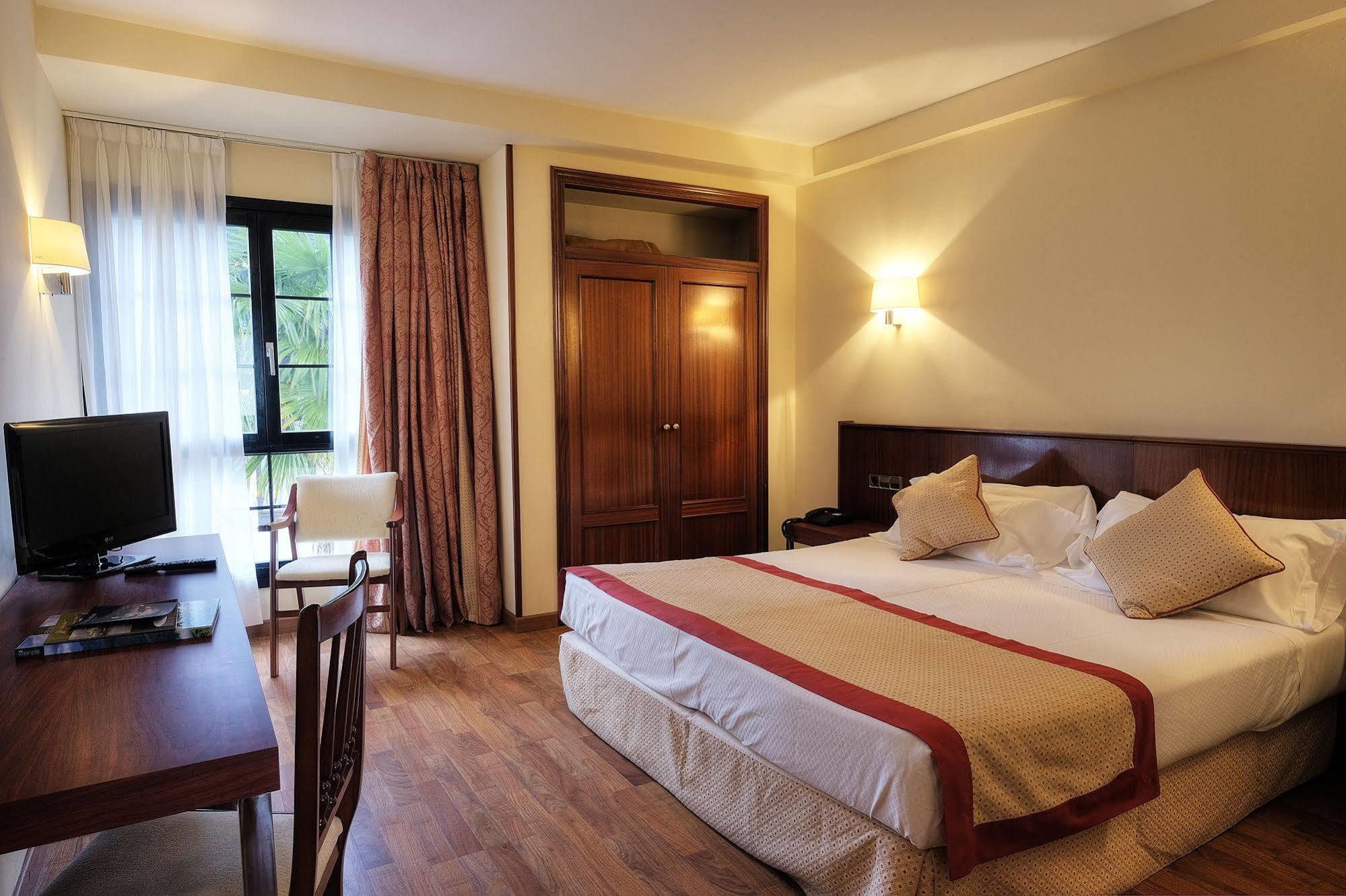 Hotel Y Apartamentos Arias Navia Dış mekan fotoğraf
