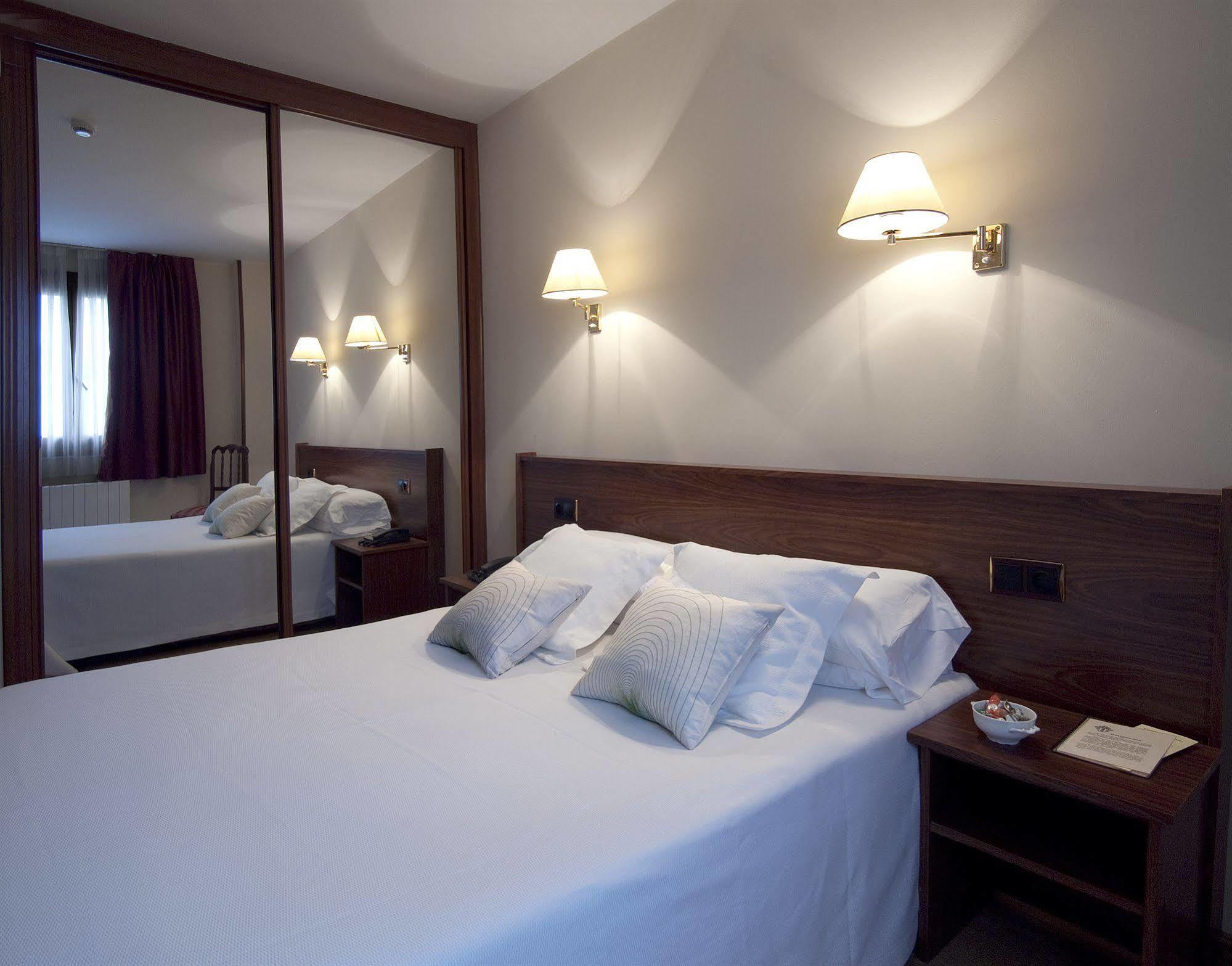 Hotel Y Apartamentos Arias Navia Oda fotoğraf