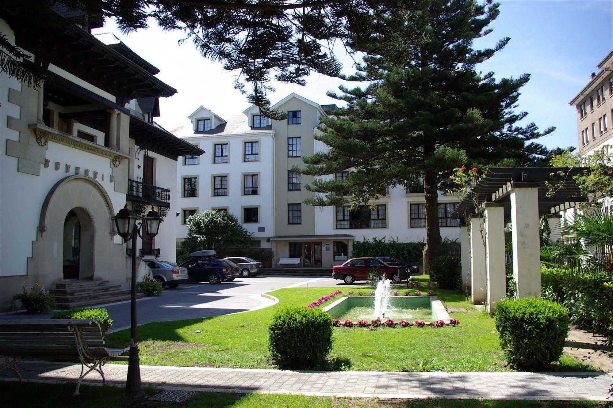 Hotel Y Apartamentos Arias Navia Dış mekan fotoğraf